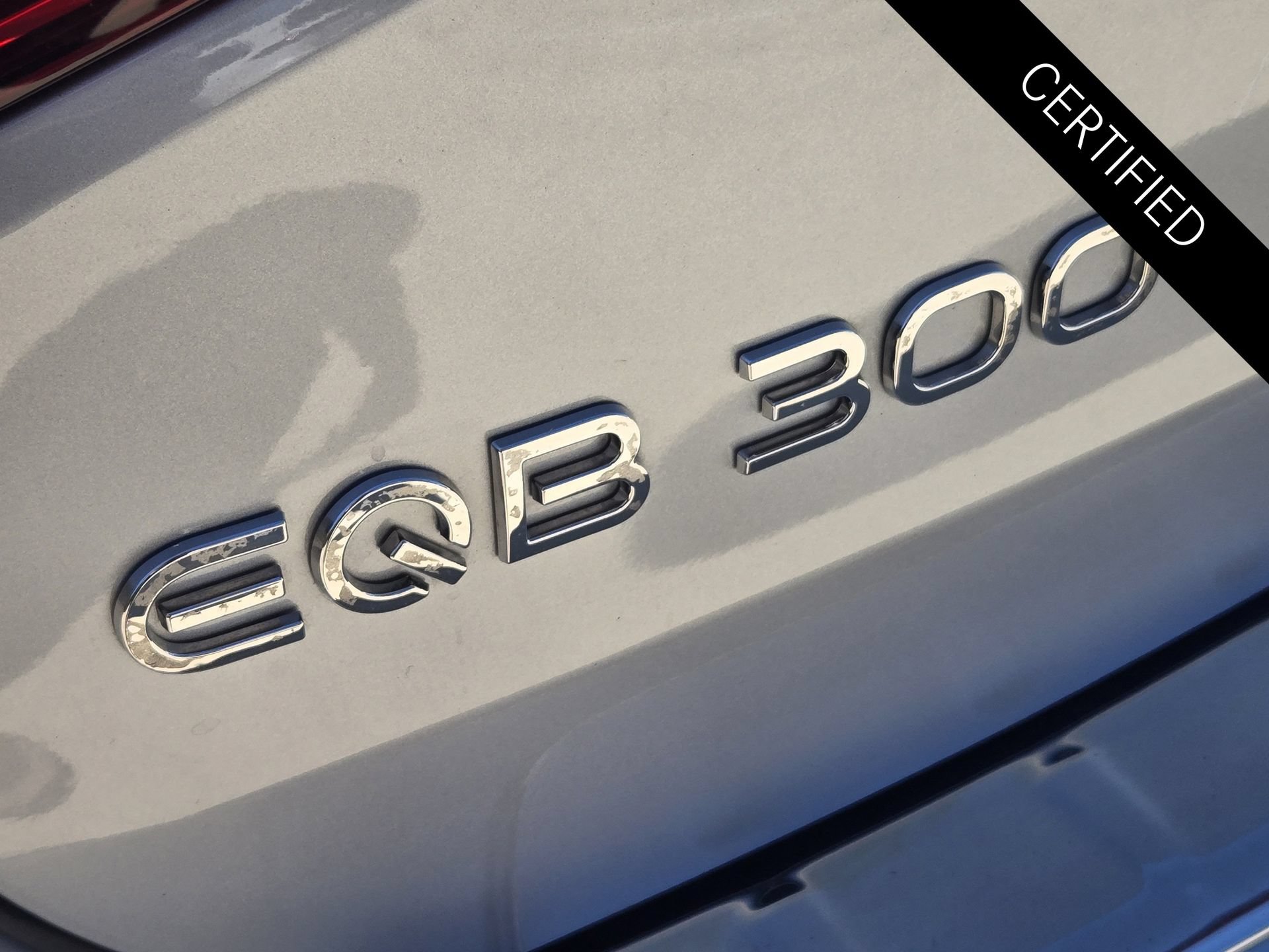 Used 2025 Mercedes-Benz EQB 300 4MATIC image 13