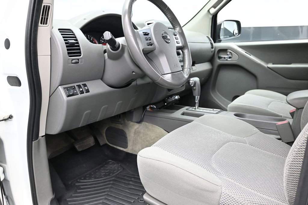 Used 2017 Nissan Frontier SV w/ SV Value Truck Package AWD/4WD image 21
