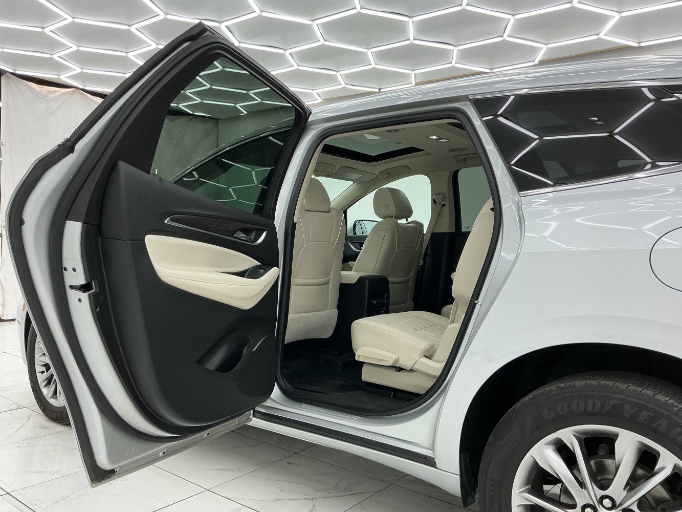 Used 2022 Buick Enclave Avenir w/ Trailering Package, 5000 lbs. AWD/4WD image 22
