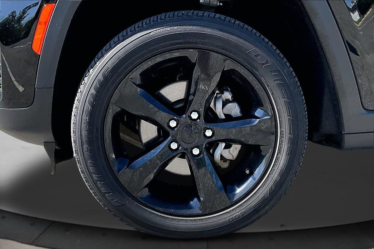 Used 2023 Jeep Grand Cherokee Altitude AWD/4WD image 33