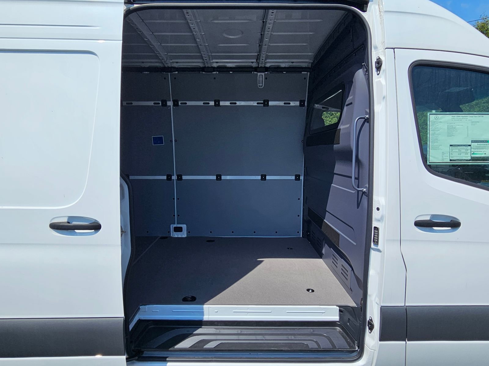 New 2024 Mercedes-Benz eSprinter 170 Cargo image 27