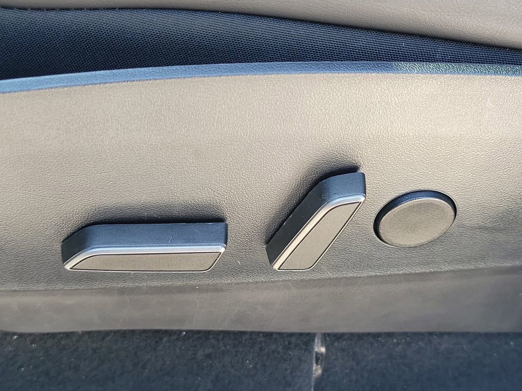 Used 2020 Tesla Model Y Long Range AWD/4WD image 28
