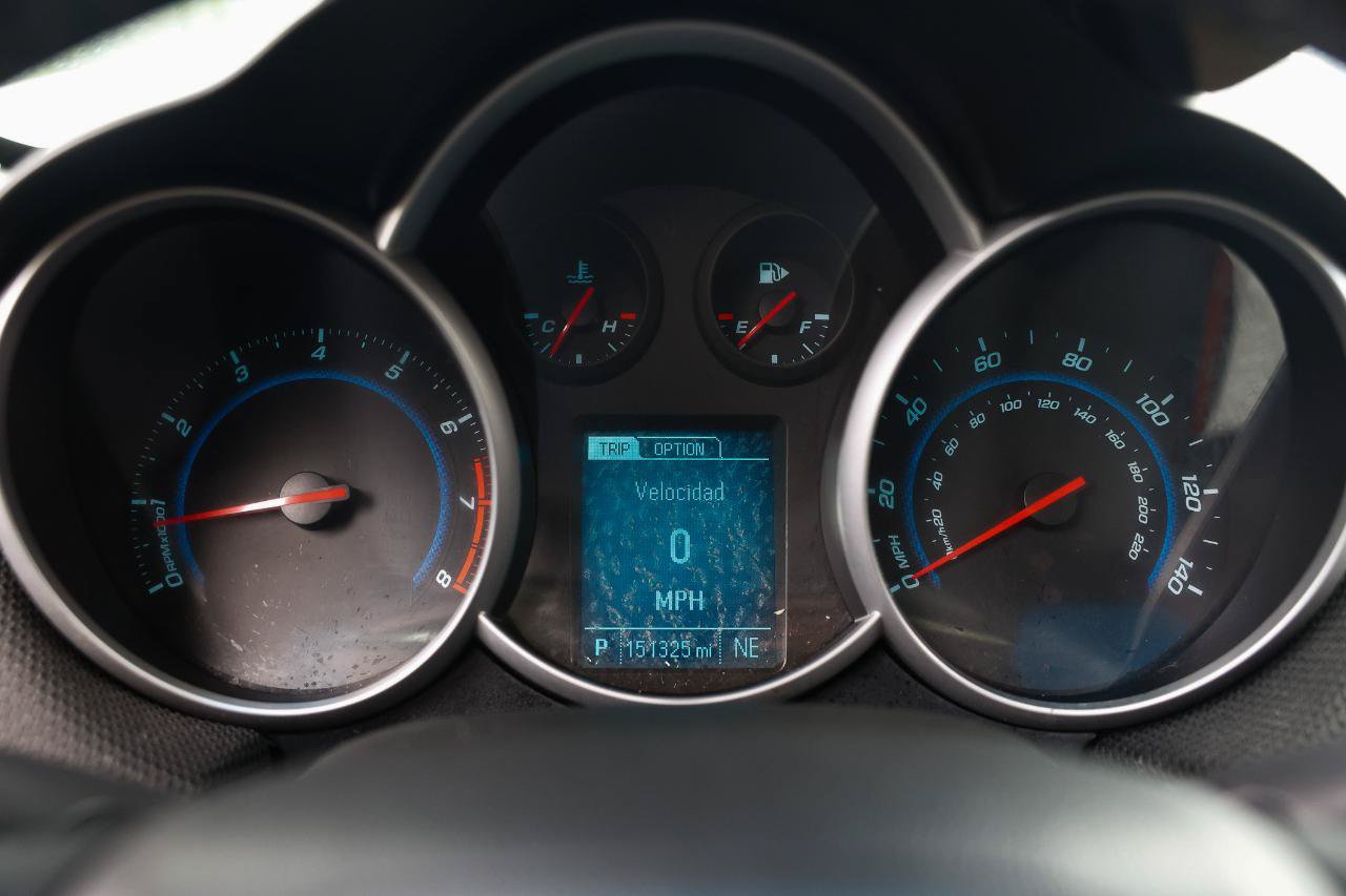 Used 2013 Chevrolet Cruze LT FWD image 28