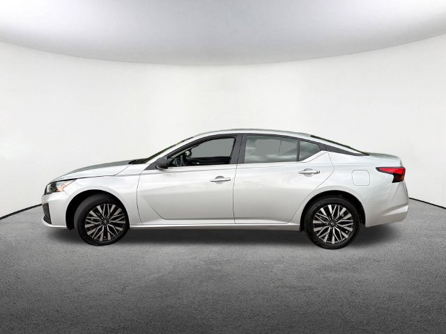 Used 2024 Nissan Altima 2.5 SV AWD/4WD image 6