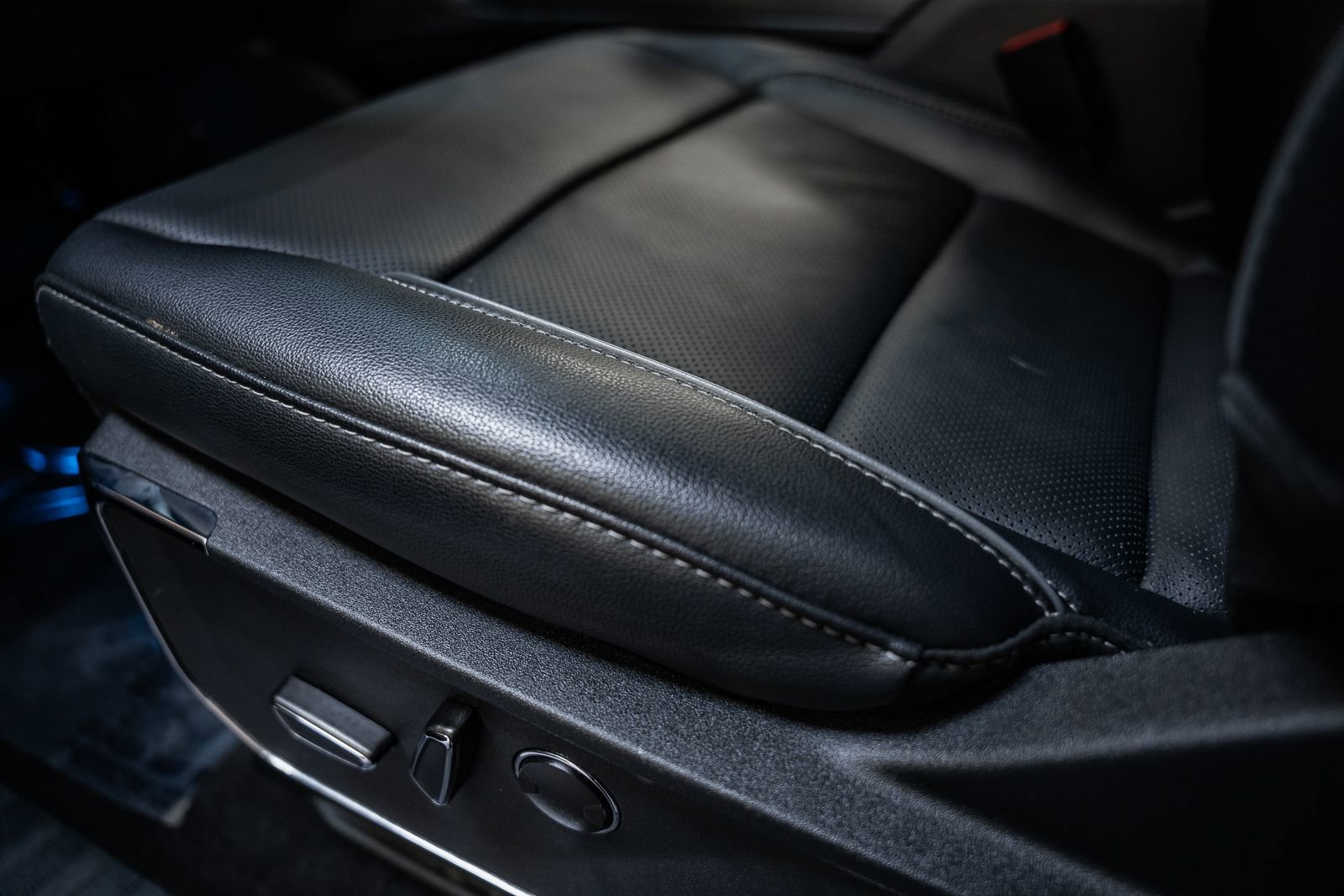 Certified 2023 Ford F150 Lariat w/ Equipment Group 502A High image 37