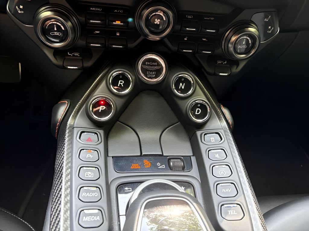 Used 2019 Aston Martin V8 Vantage Coupe RWD image 20
