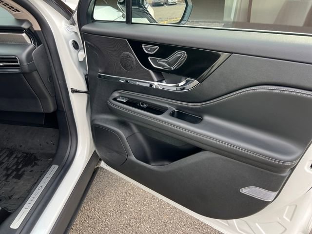 Used 2025 Lincoln Corsair Reserve image 23