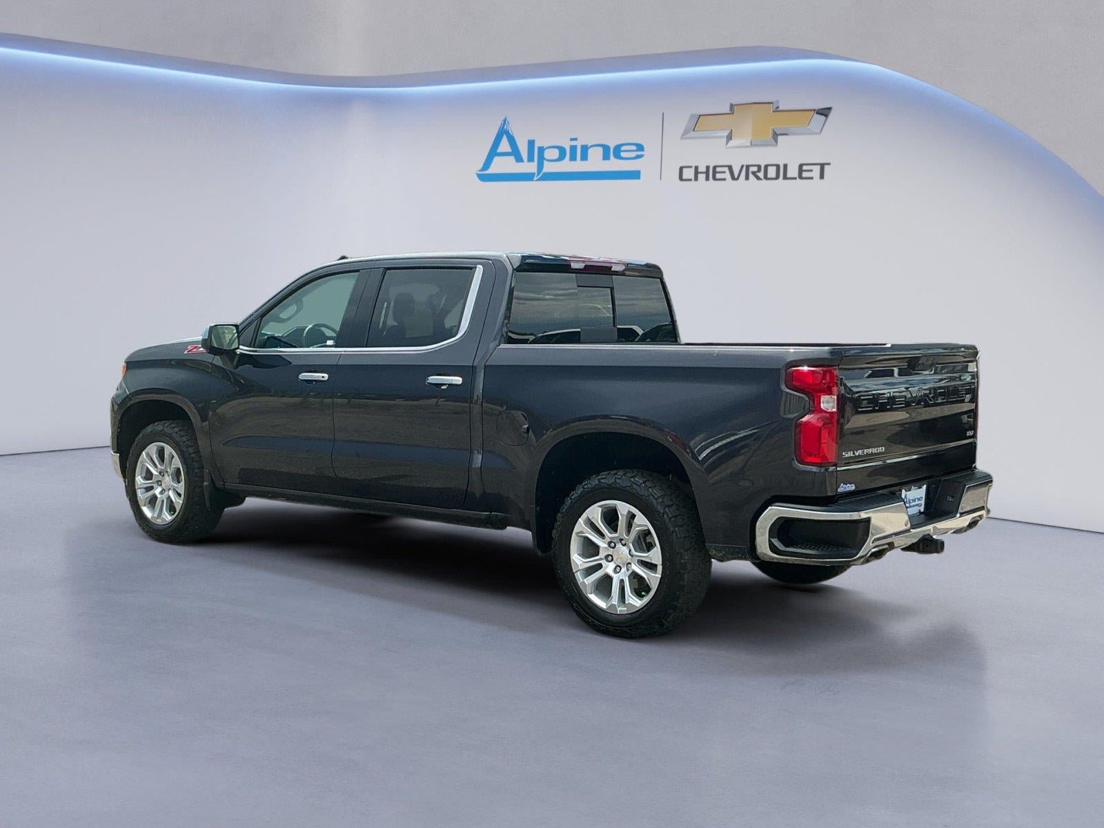 Used 2023 Chevrolet Silverado 1500 LTZ w/ LTZ Premium Package AWD/4WD image 3