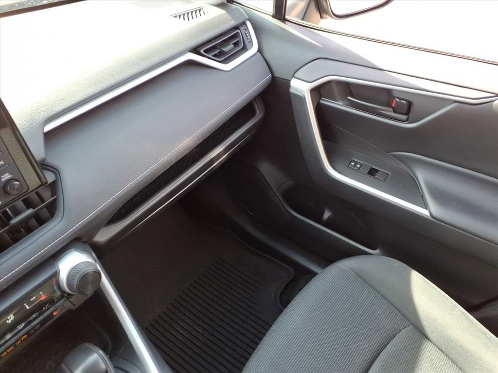 Used 2021 Toyota RAV4 LE FWD image 23