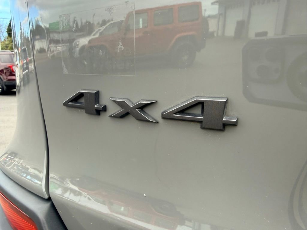 Used 2019 Jeep Cherokee Sport image 12