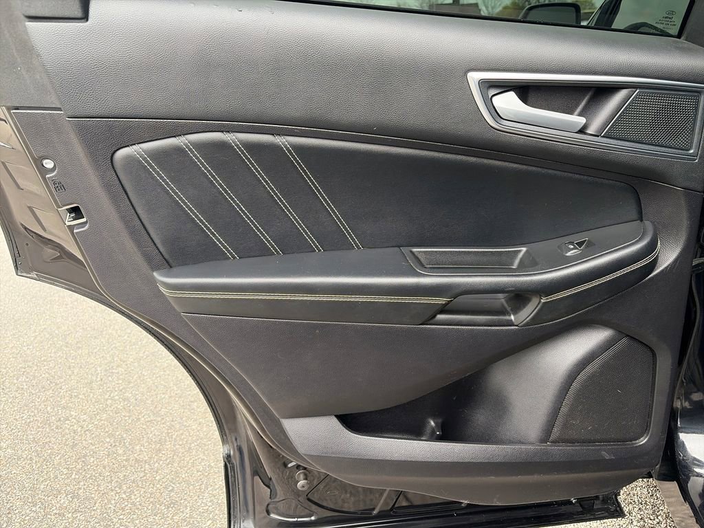 Used 2021 Ford Edge ST image 27
