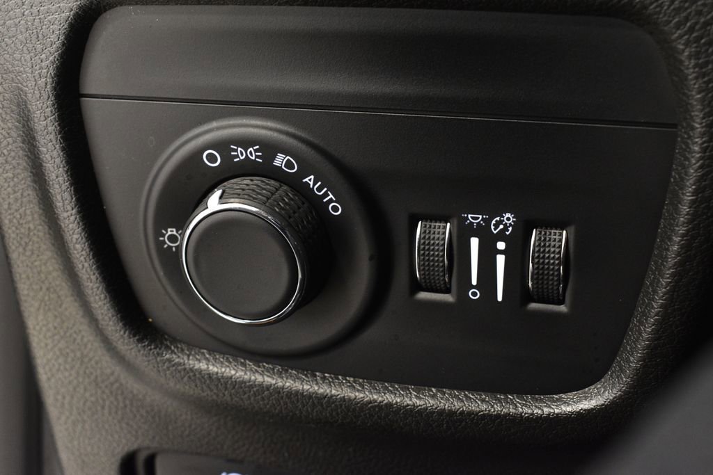 Used 2023 Jeep Grand Cherokee L Laredo image 15