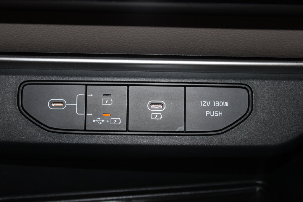 Used 2025 Kia Carnival FWD image 46