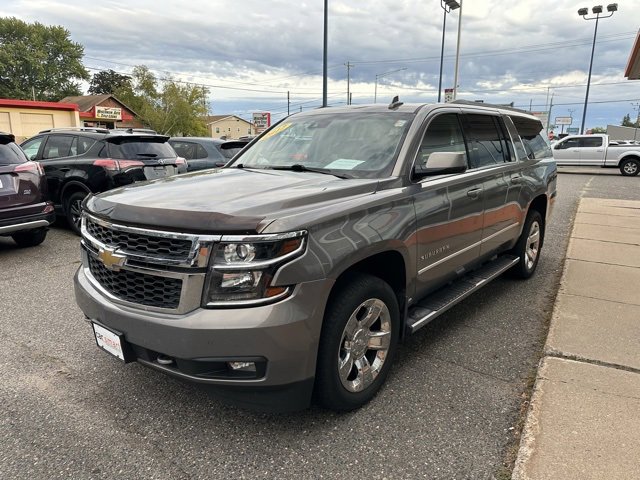 Used 2017 Chevrolet Suburban LT w/ LT Signature Package image 3