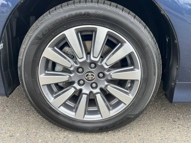 Used 2020 Toyota Sienna XLE w/ XLE Navigation Package image 34