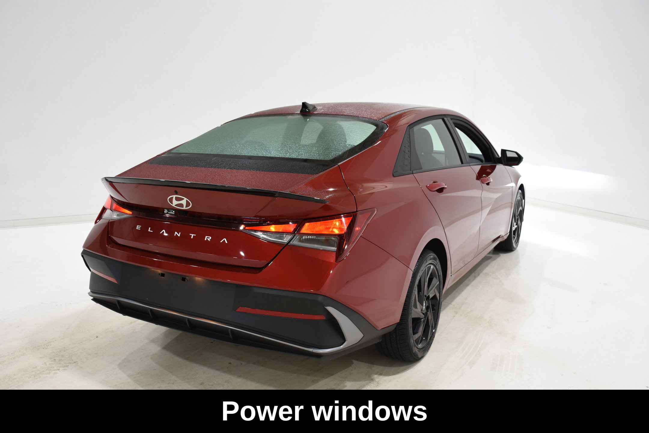 Used 2026 Hyundai Elantra Sport FWD image 4