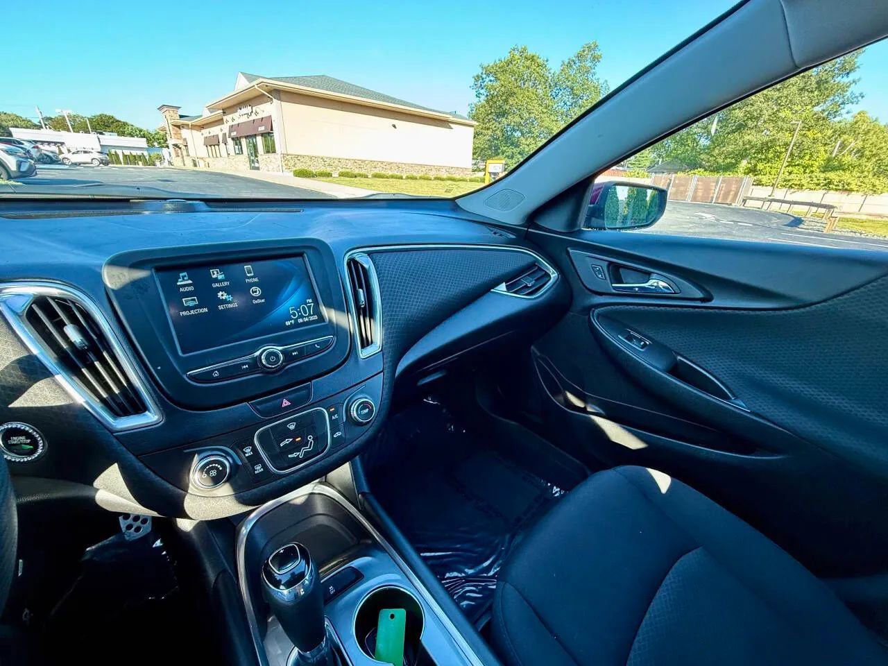 Used 2016 Chevrolet Malibu LT image 10