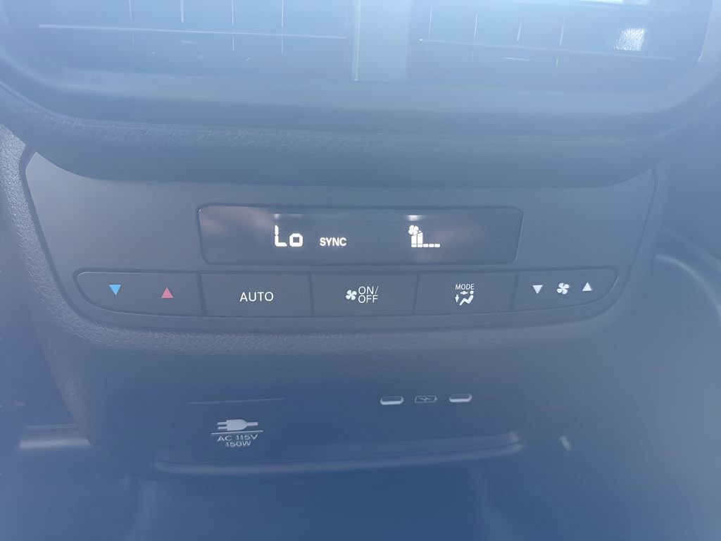 Used 2024 Honda Pilot TrailSport image 13
