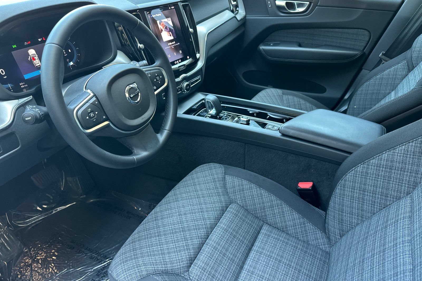 Used 2023 Volvo XC60 B5 Core w/ Protection Package Premier FWD image 10