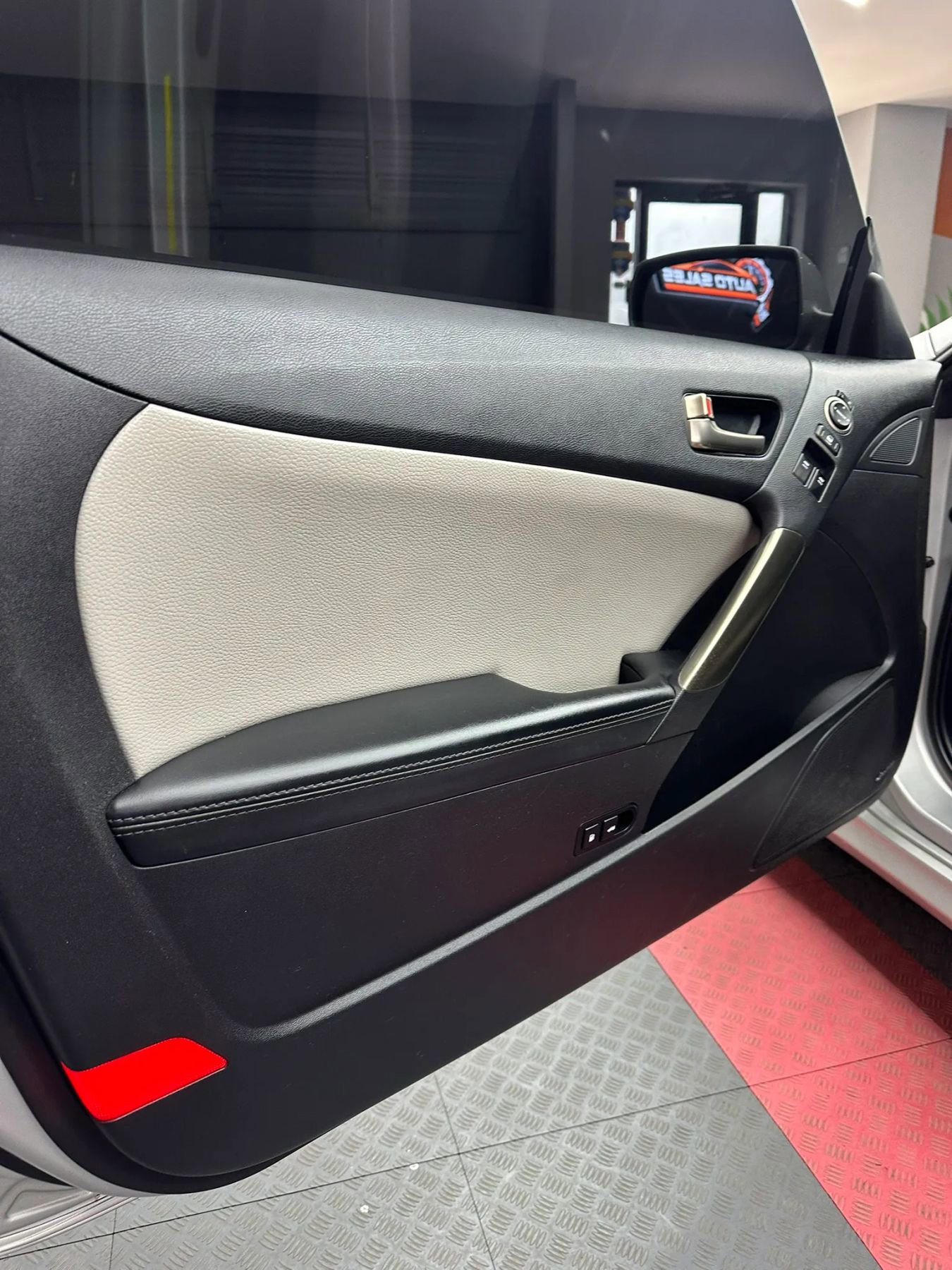 Used 2013 Hyundai Genesis 2.0T RWD image 9