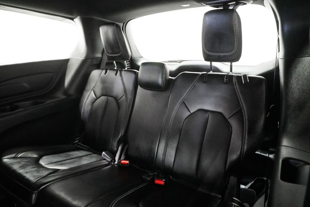 Used 2025 Chrysler Pacifica Select image 12