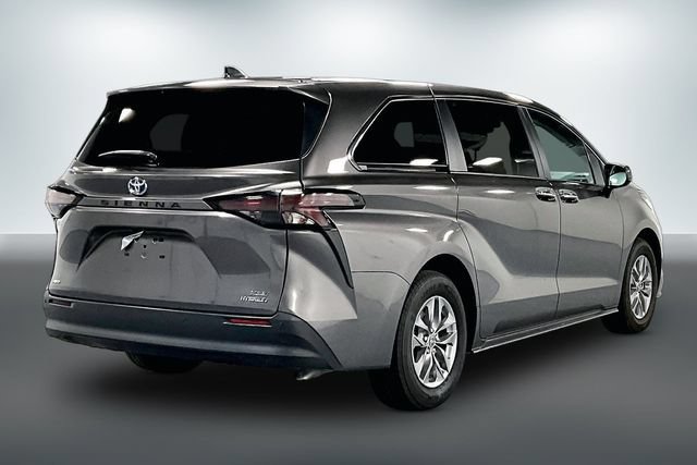 Used 2023 Toyota Sienna XLE AWD/4WD image 7