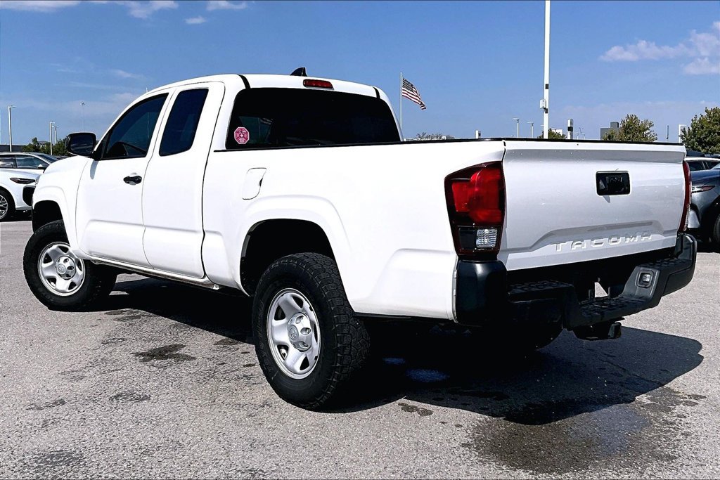 Used 2022 Toyota Tacoma SR RWD image 3
