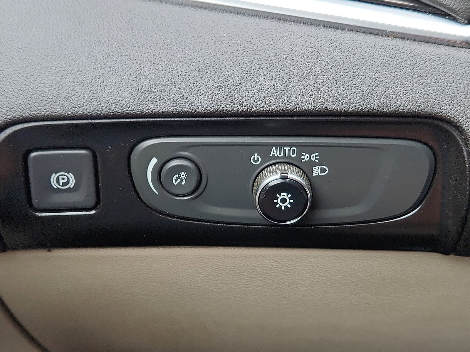 Used 2019 Buick Enclave Essence AWD/4WD image 18