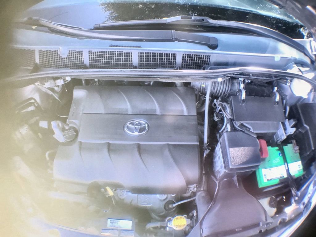 Used 2014 Toyota Sienna XLE w/ Entertainment Package image 11