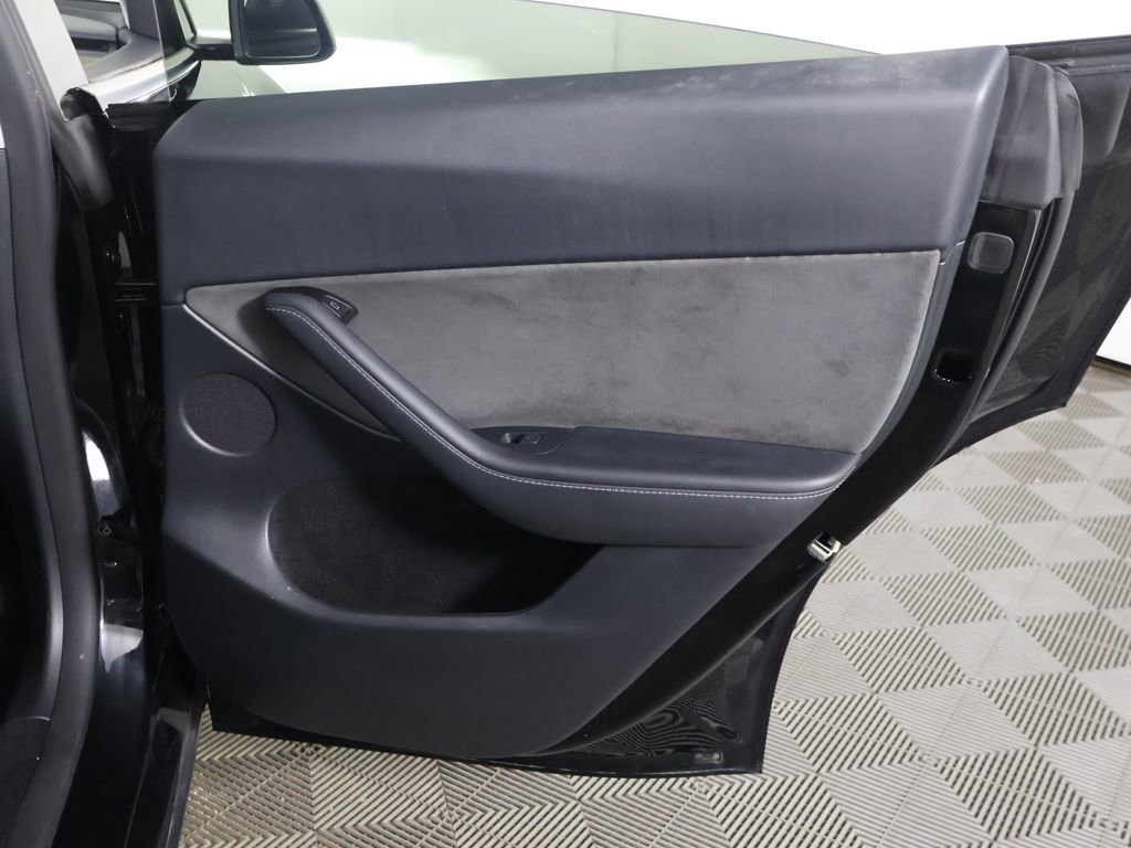 Used 2024 Tesla Model Y Performance image 27
