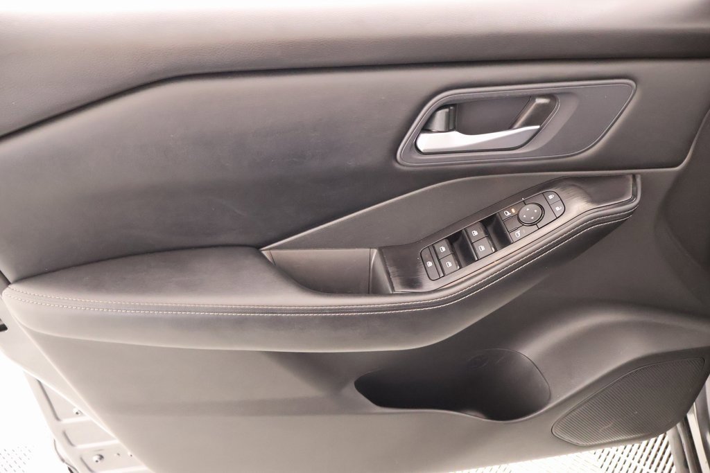 Used 2024 Nissan Rogue SV image 14