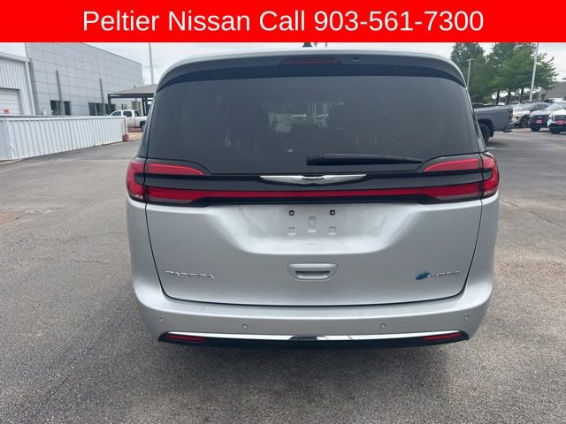 Used 2024 Chrysler Pacifica Select image 4