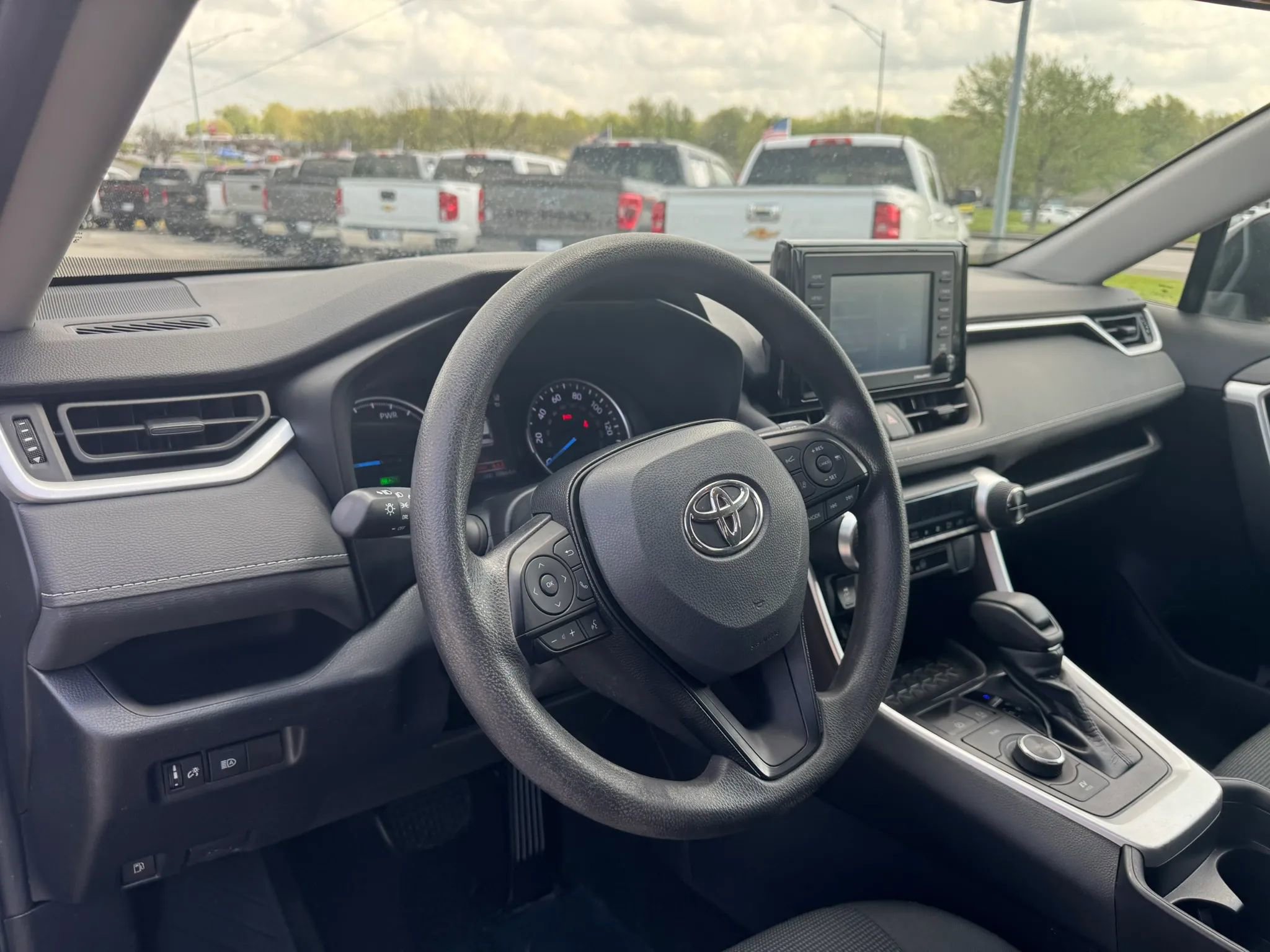 Used 2021 Toyota RAV4 LE AWD/4WD image 15