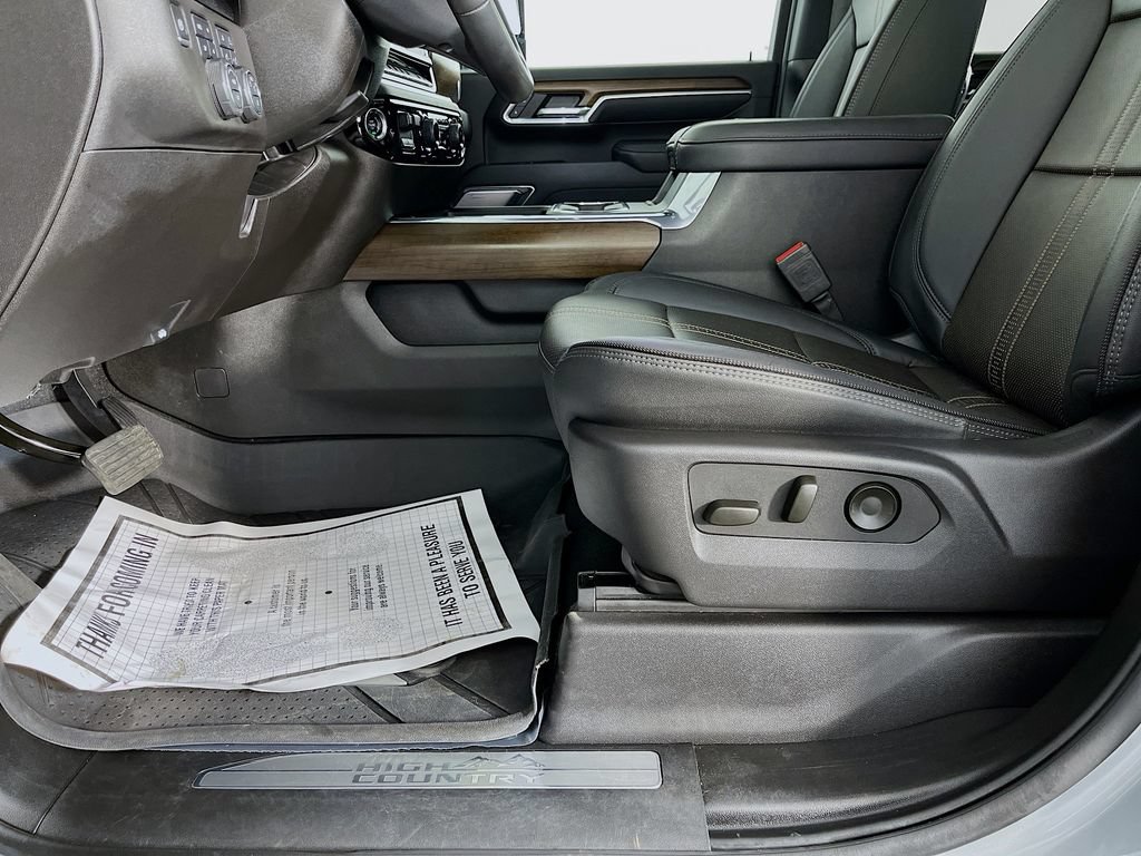 Used 2025 Chevrolet Silverado 3500 High Country w/ High Country Premium Package AWD/4WD image 28