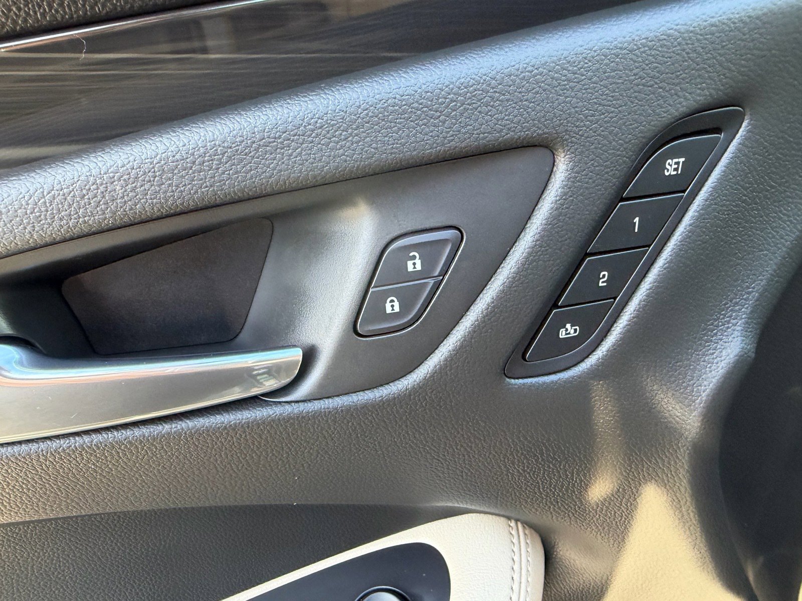 Used 2020 Buick Envision Premium w/ LPO, Active Package image 23