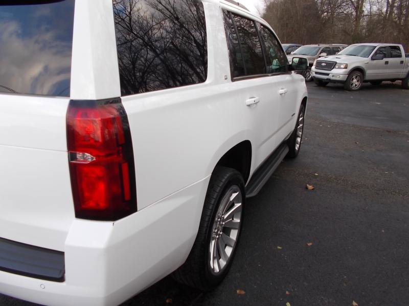 Used 2018 Chevrolet Tahoe LT w/ Luxury Package RWD image 14