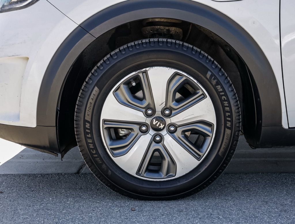 Used 2018 Kia Niro EX Premium FWD image 11