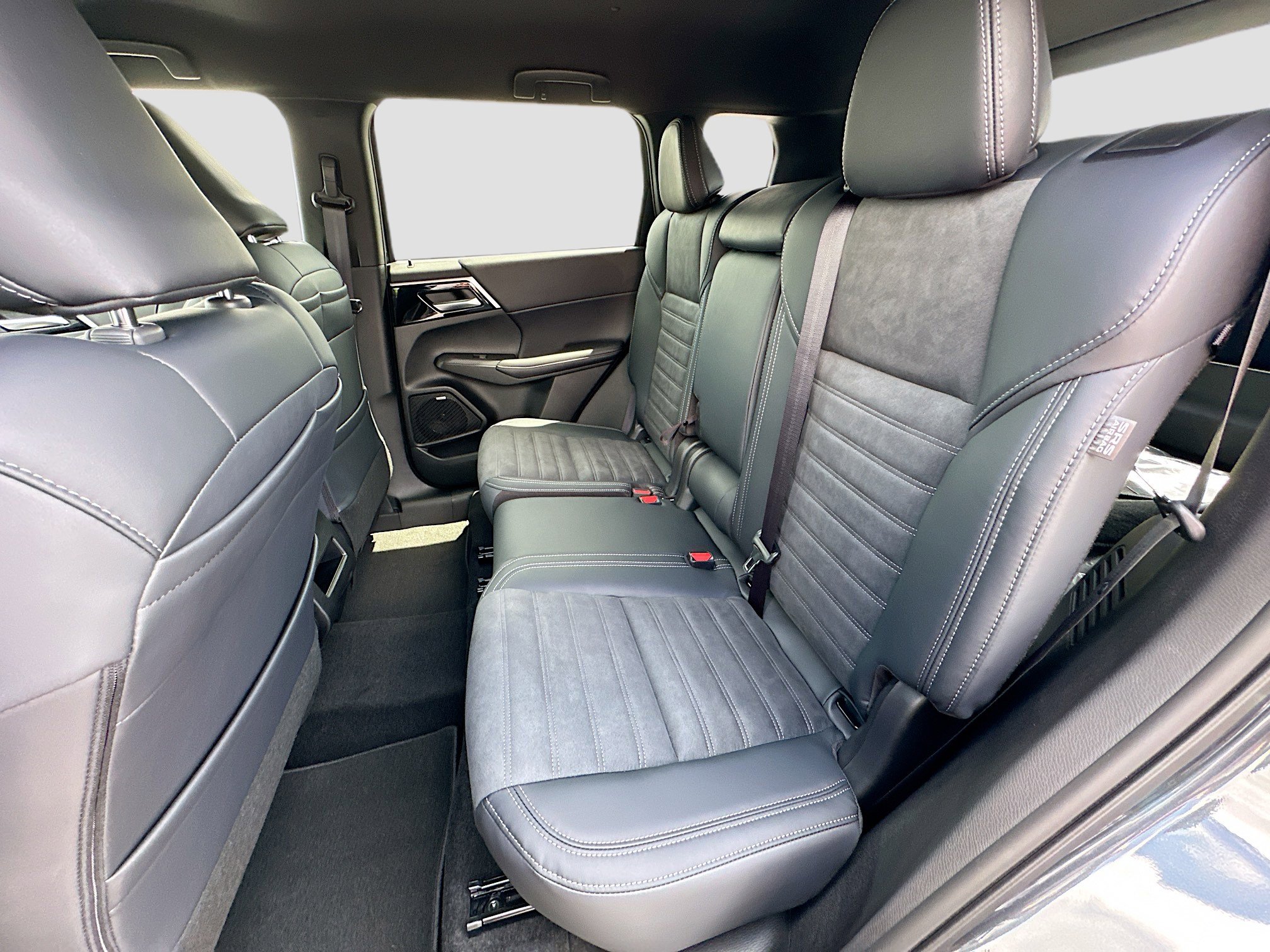 New 2026 Mitsubishi Outlander LE FWD image 17