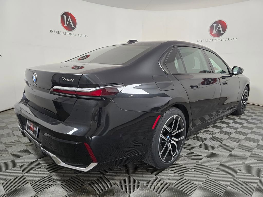 New 2026 BMW 740i xDrive w/ Premium Package image 4