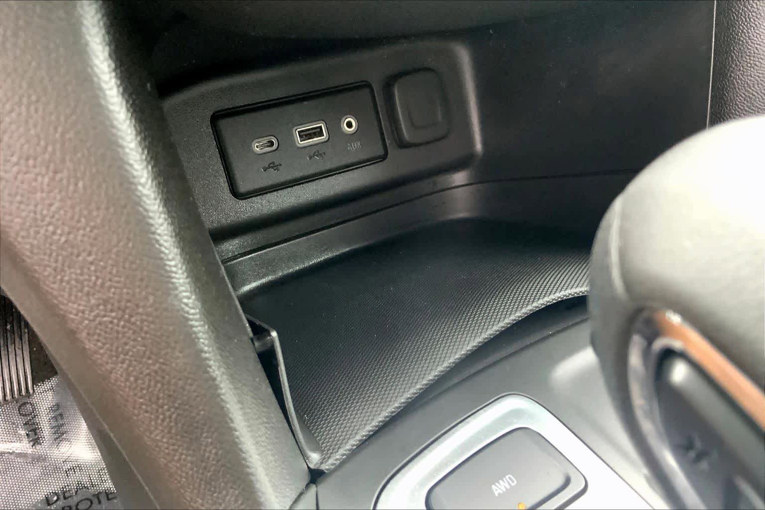 Used 2023 Chevrolet Equinox LT AWD/4WD image 34