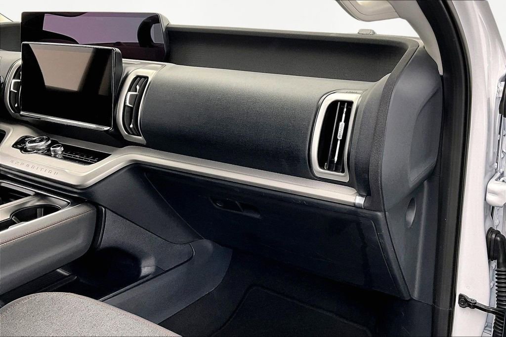 Used 2025 Ford Expedition Max Active image 17