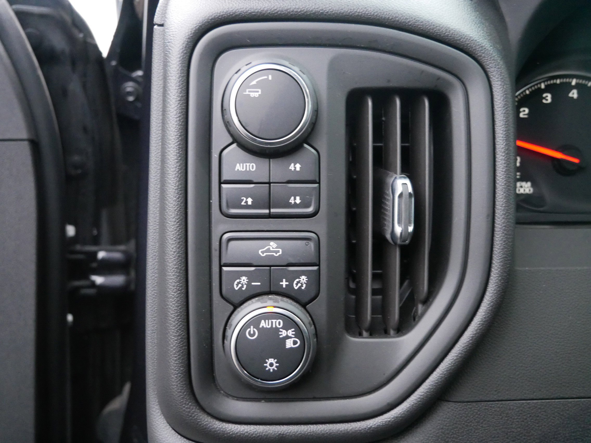 Certified 2024 Chevrolet Silverado 1500 Custom Trail Boss w/ Turbomax Blackout Package image 16