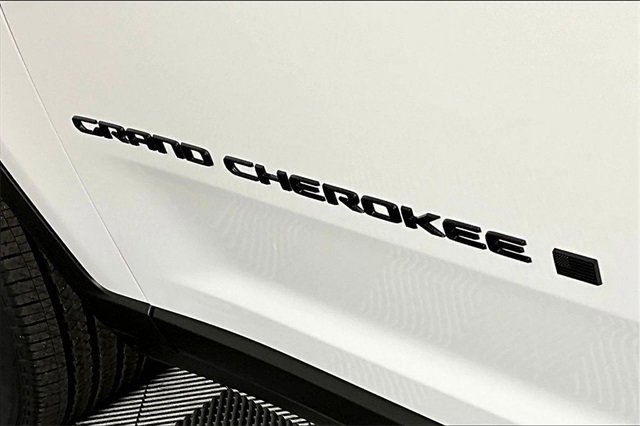 New 2025 Jeep Grand Cherokee Laredo image 10