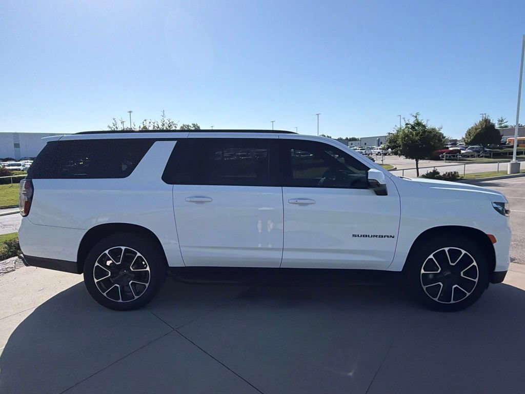 Used 2024 Chevrolet Suburban RST w/ Luxury Package AWD/4WD image 16