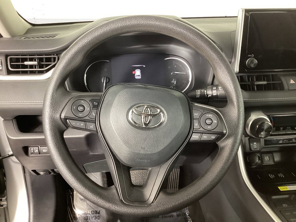Used 2025 Toyota RAV4 XLE AWD/4WD image 16