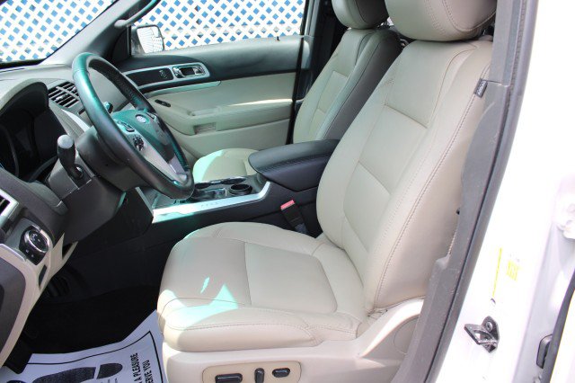 Used 2015 Ford Explorer XLT w/ Equipment Group 202A FWD image 11