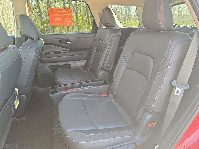 Certified 2025 Nissan Pathfinder SL w/ SL Premium Package image 28