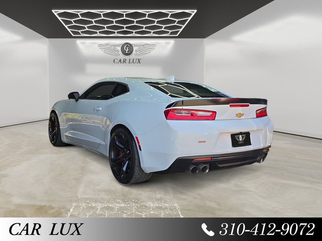 Used 2018 Chevrolet Camaro SS RWD image 3