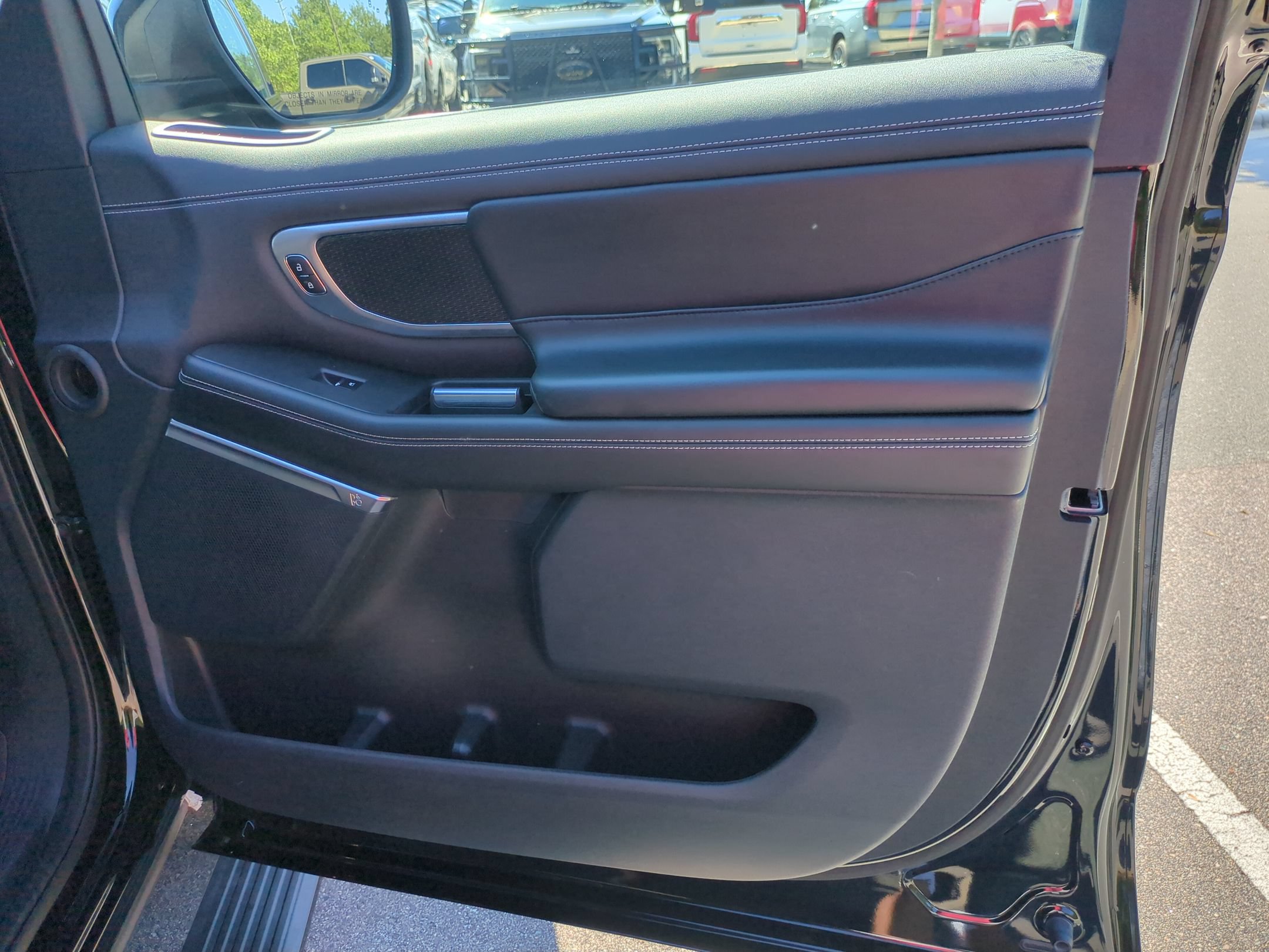 Certified 2025 Ford Expedition Platinum w/ Stealth Performance Package AWD/4WD image 39