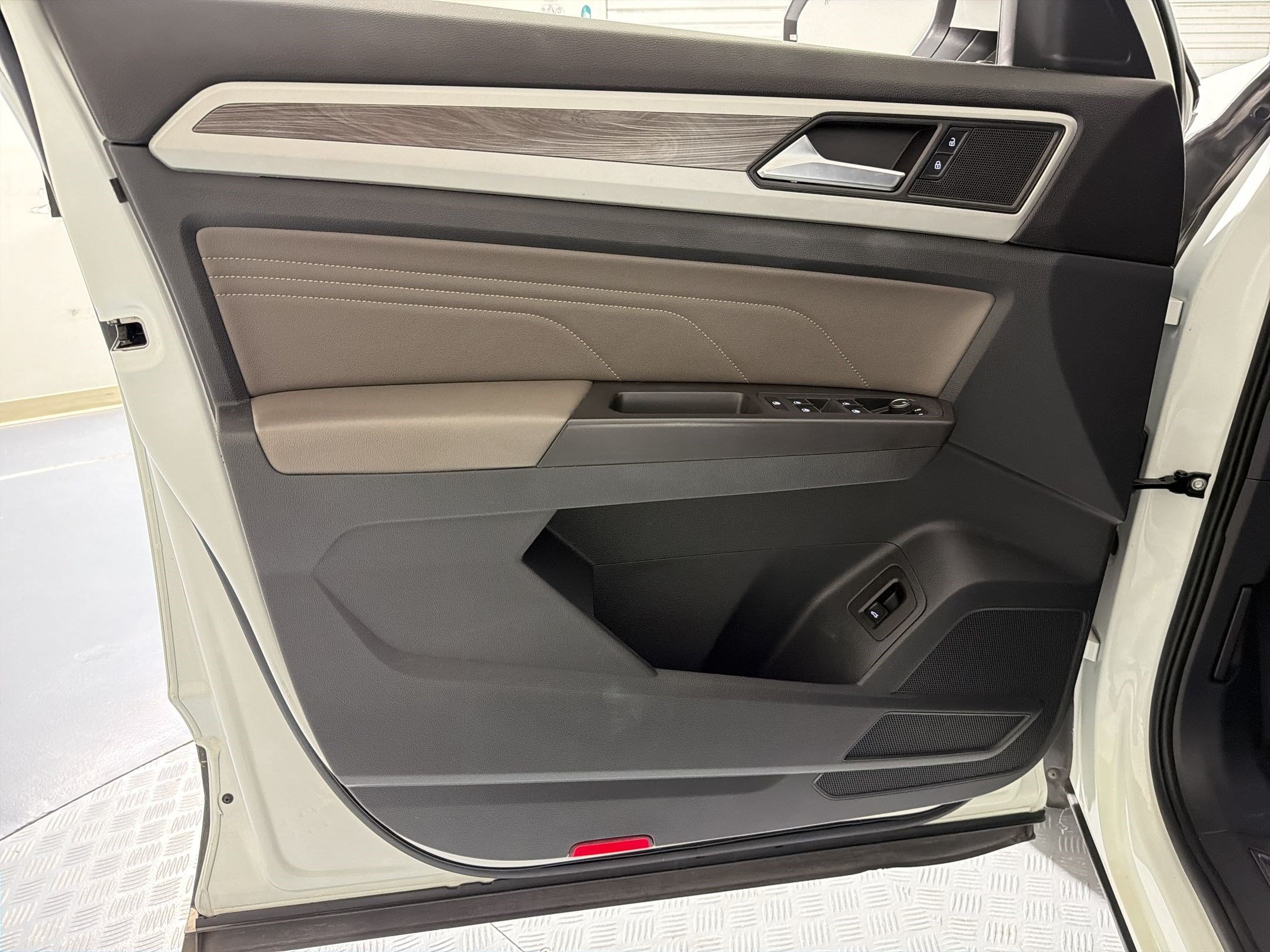 Used 2022 Volkswagen Atlas Cross Sport SE w/ Panoramic Sunroof Package AWD/4WD image 19